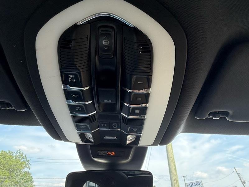 Porsche Macan AWD 4dr Turbo 2021