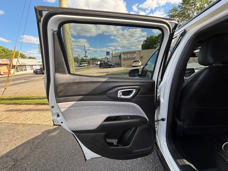 Jeep Compass Latitude 4D SUV 4WD 2023