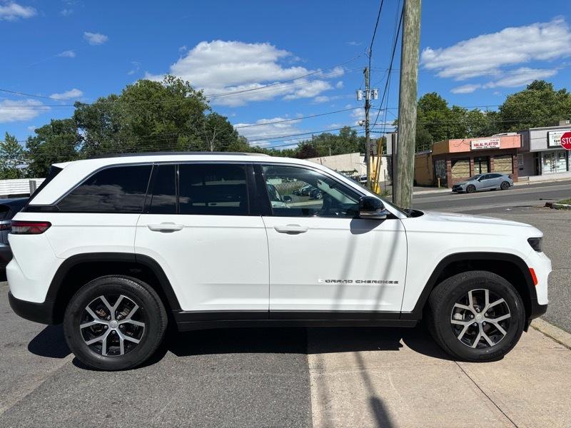 Jeep Grand Cherokee Limited 4D SUV 4WD 2023