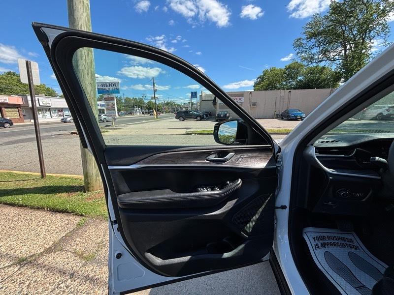 Jeep Grand Cherokee Limited 4D SUV 4WD 2023