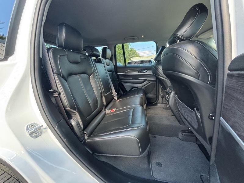 Jeep Grand Cherokee Limited 4D SUV 4WD 2023