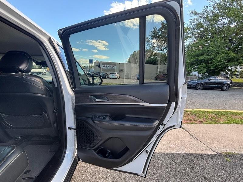 Jeep Grand Cherokee Limited 4D SUV 4WD 2023