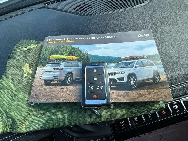 Jeep Grand Cherokee Limited 4D SUV 4WD 2023