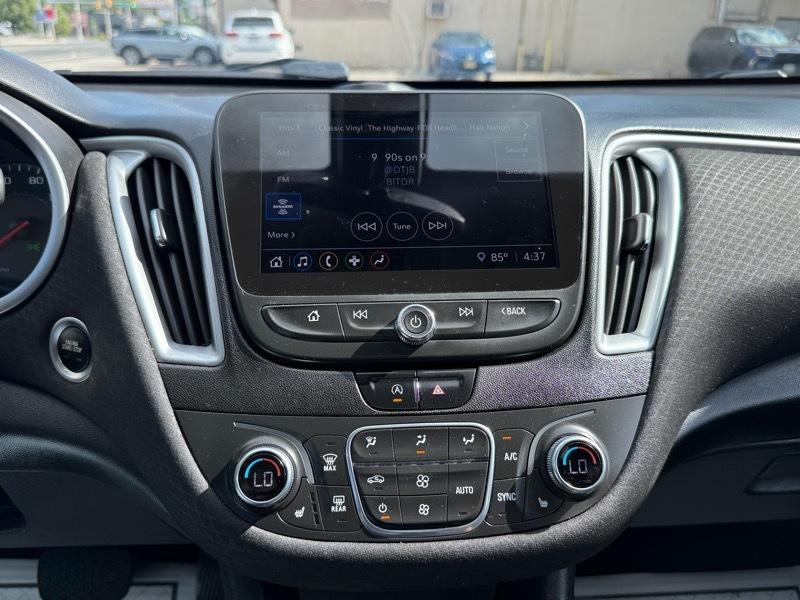 Chevrolet Malibu 4dr Sdn LT Platinum Edition 2022