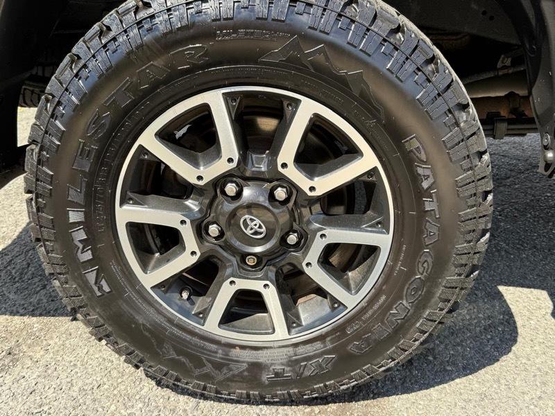 Toyota Tundra SR5 5.7L V8 Double Cab 4WD 2018