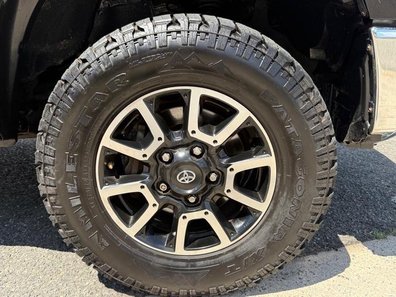 Toyota Tundra SR5 5.7L V8 Double Cab 4WD 2018