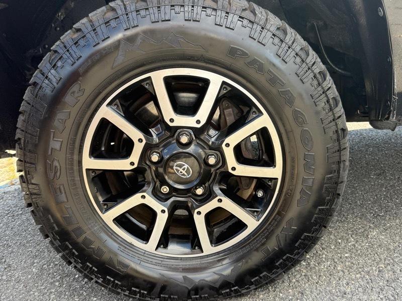 Toyota Tundra SR5 5.7L V8 Double Cab 4WD 2018