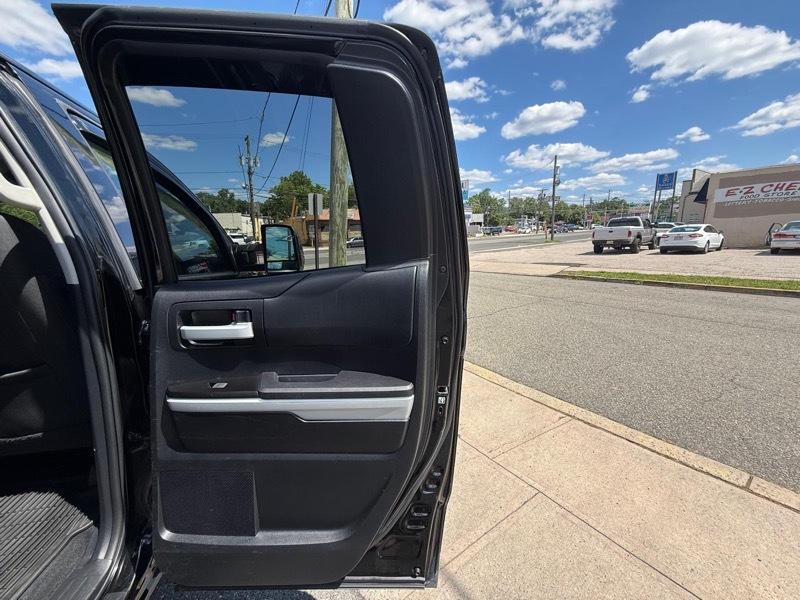 Toyota Tundra SR5 5.7L V8 Double Cab 4WD 2018