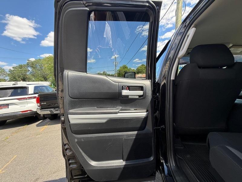 Toyota Tundra SR5 5.7L V8 Double Cab 4WD 2018