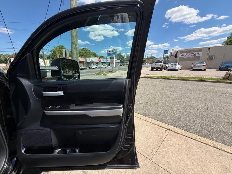 Toyota Tundra SR5 5.7L V8 Double Cab 4WD 2018