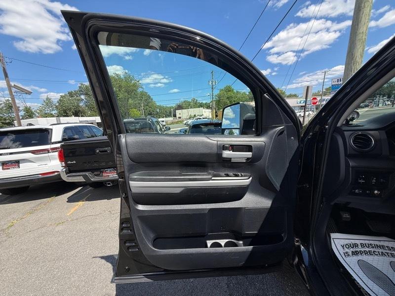 Toyota Tundra SR5 5.7L V8 Double Cab 4WD 2018