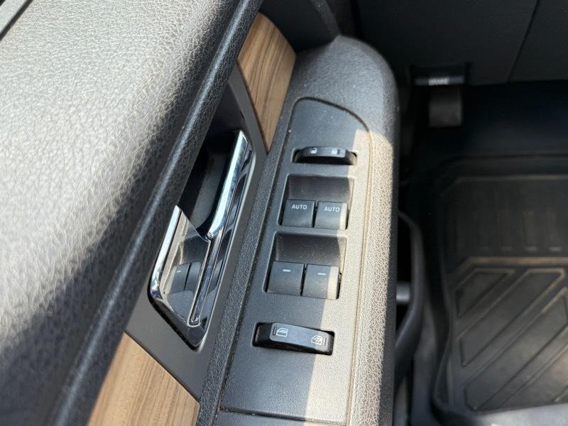 Ford F-150 Lariat SuperCrew 4WD 2011