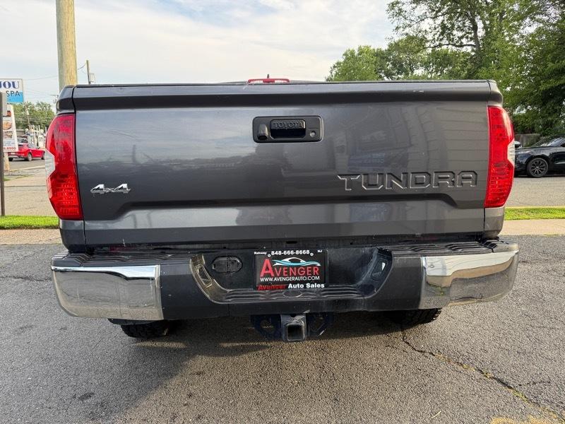 Toyota Tundra  2021