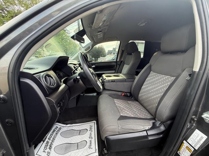 Toyota Tundra  2021