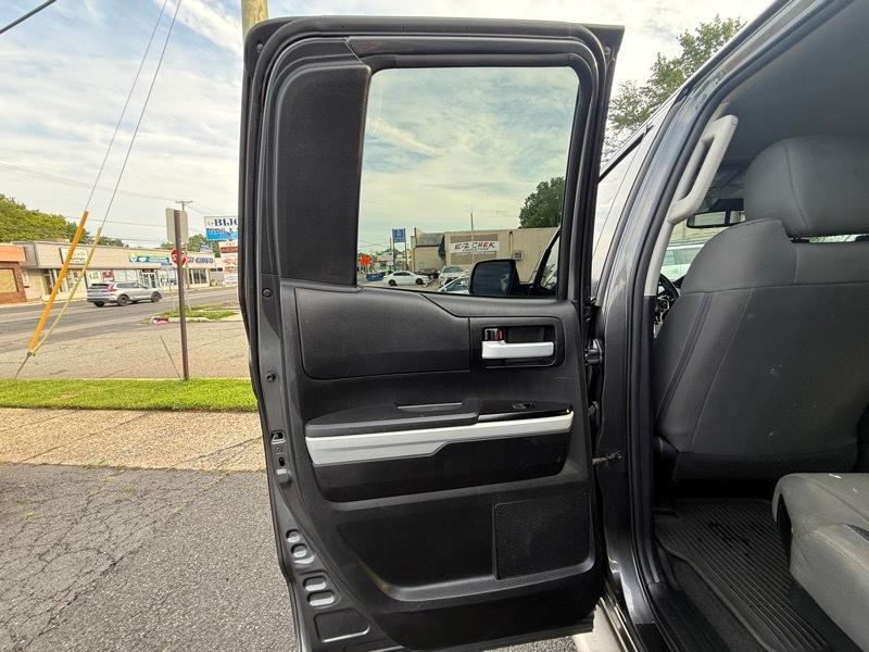 Toyota Tundra  2021