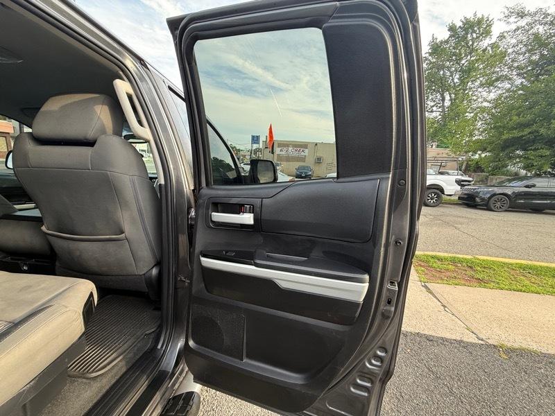 Toyota Tundra  2021