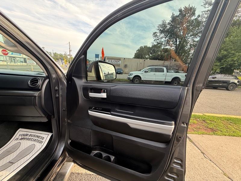 Toyota Tundra  2021