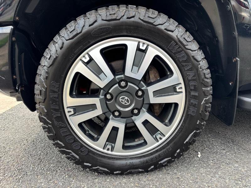 Toyota Tundra SR5 5.7L V8 Double Cab 4WD 2018