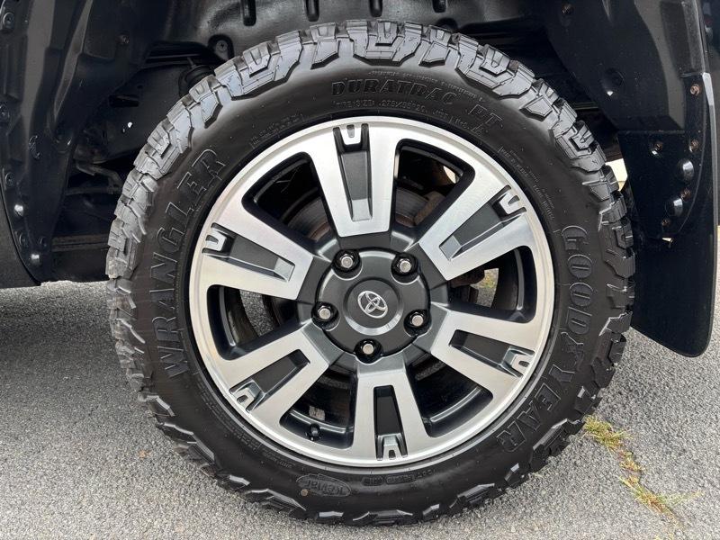 Toyota Tundra SR5 5.7L V8 Double Cab 4WD 2018