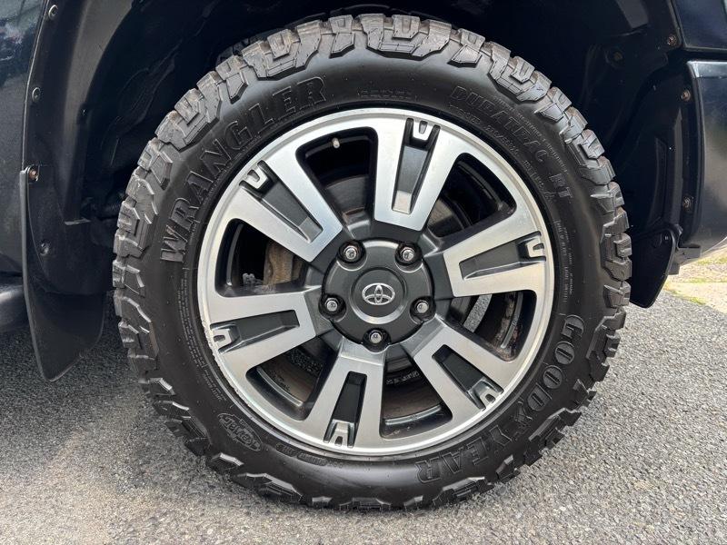 Toyota Tundra SR5 5.7L V8 Double Cab 4WD 2018