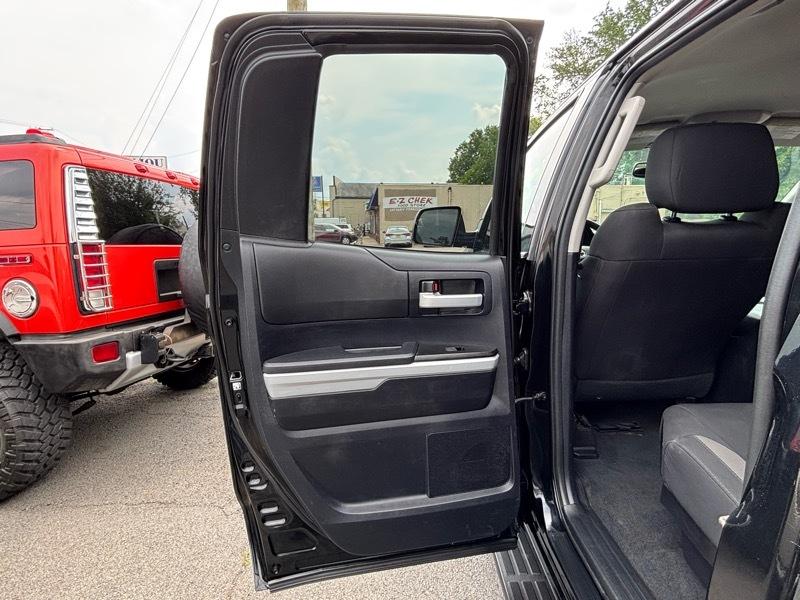 Toyota Tundra SR5 5.7L V8 Double Cab 4WD 2018