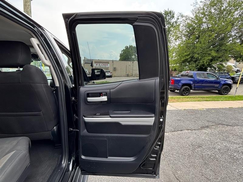 Toyota Tundra SR5 5.7L V8 Double Cab 4WD 2018