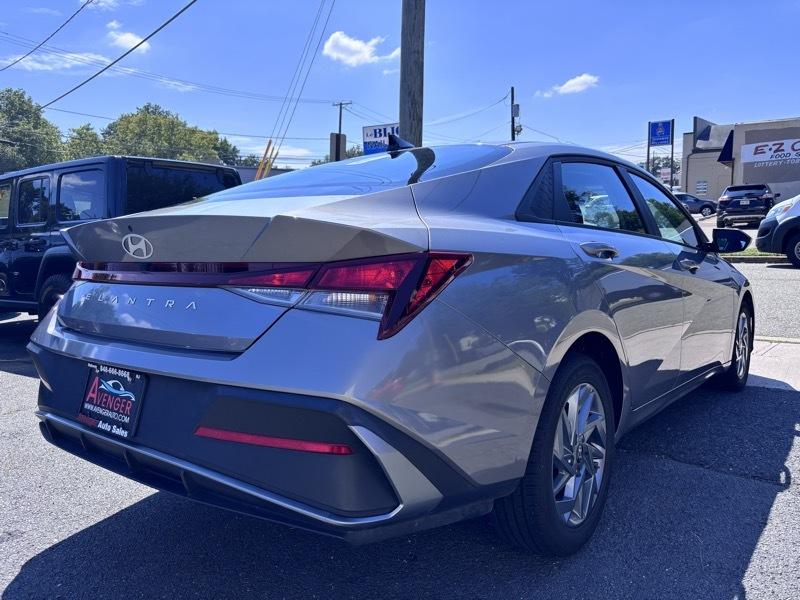 Hyundai Elantra SEL 4D Sedan at 2024