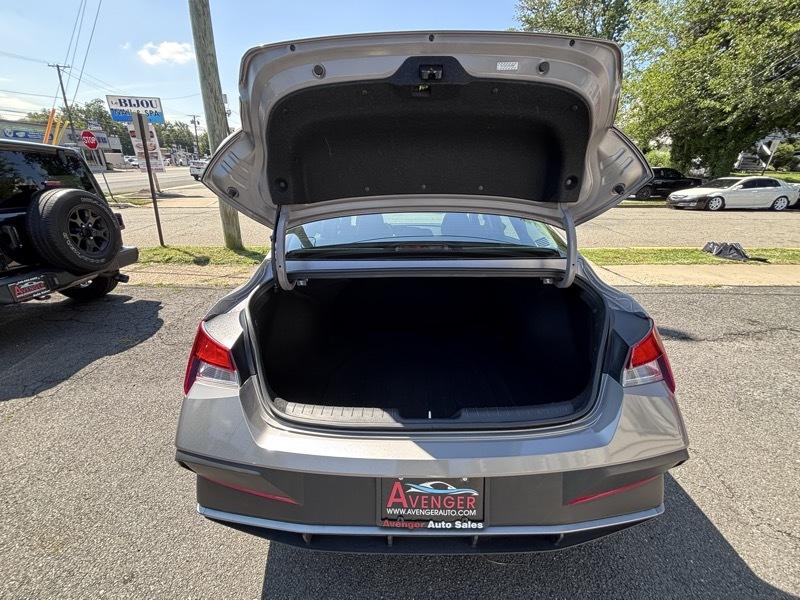 Hyundai Elantra SEL 4D Sedan at 2024