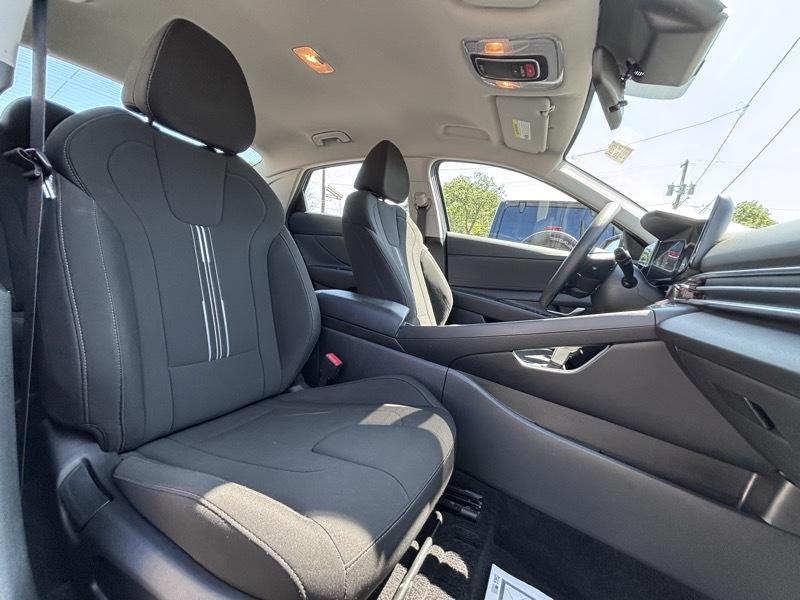 Hyundai Elantra SEL 4D Sedan at 2024