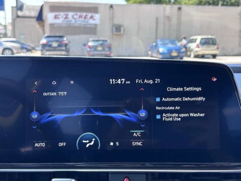 Hyundai Elantra SEL 4D Sedan at 2024
