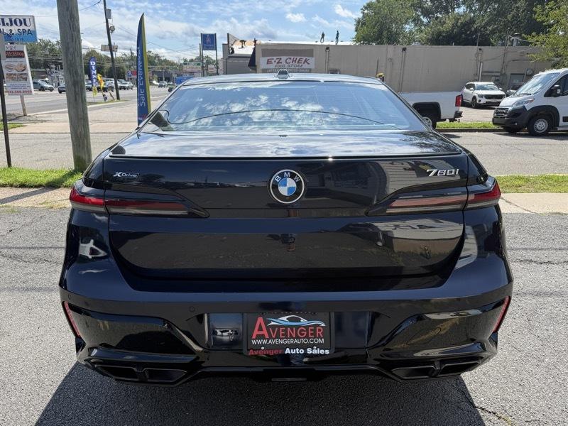 BMW 7-Series  2024