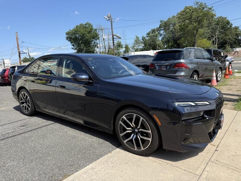 BMW 7-Series  2024
