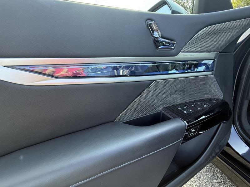 BMW 7-Series  2024