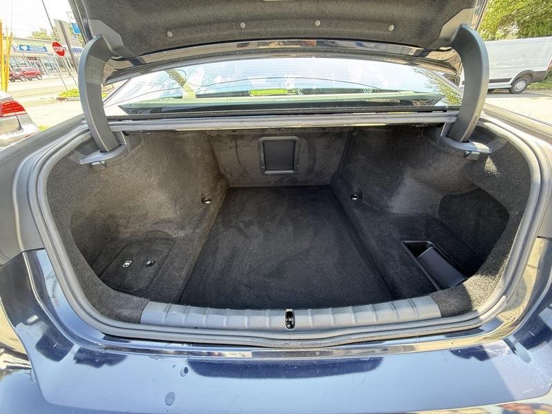 BMW 7-Series  2024