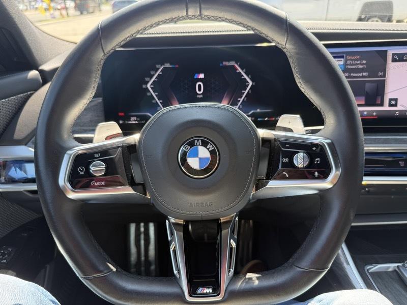 BMW 7-Series  2024