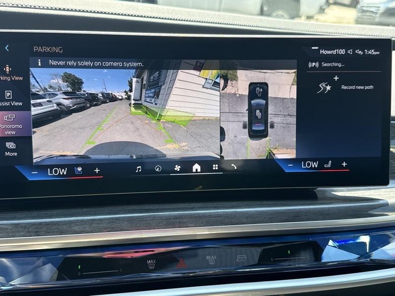 BMW 7-Series  2024