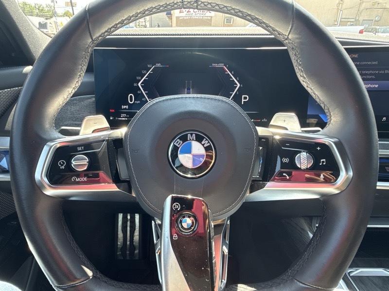 BMW 7-Series  2024