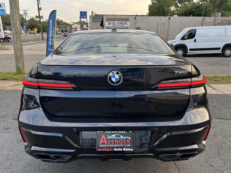 BMW 7-Series  2024