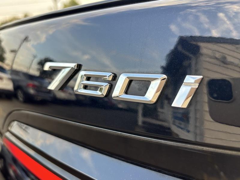 BMW 7-Series  2024
