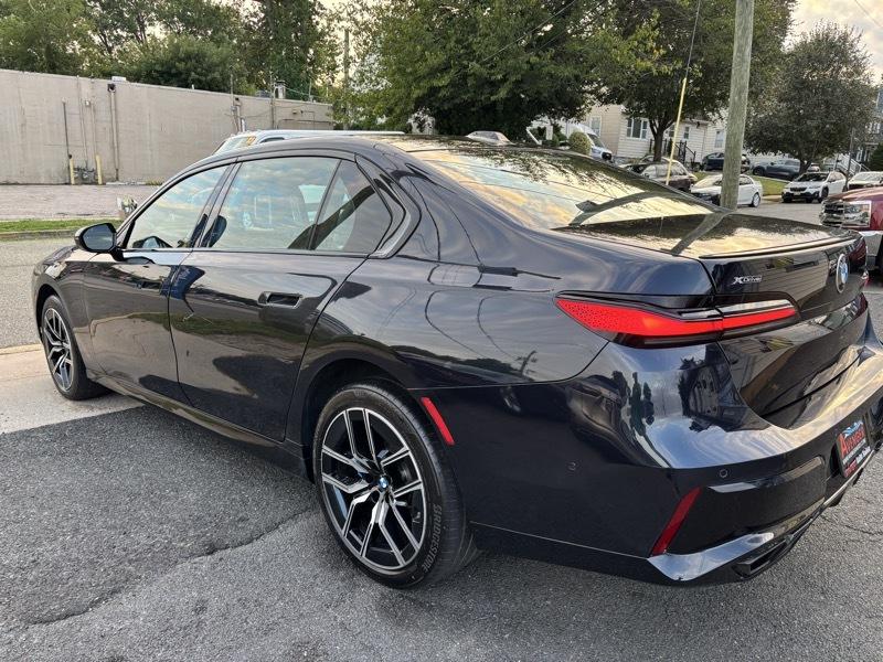 BMW 7-Series  2024