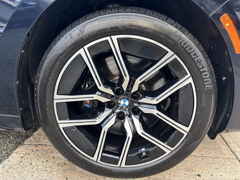 BMW 7-Series  2024