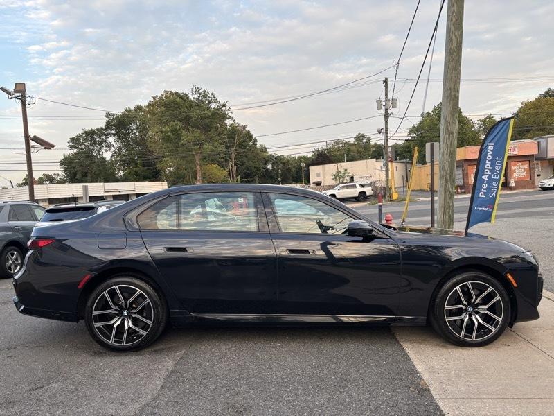 BMW 7-Series  2024
