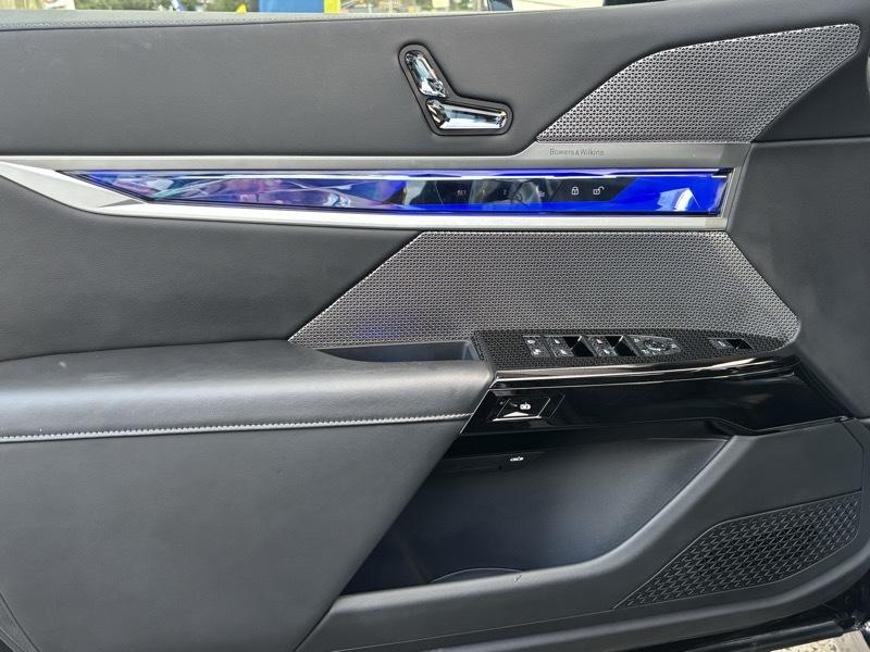 BMW 7-Series  2024