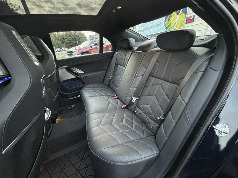 BMW 7-Series  2024
