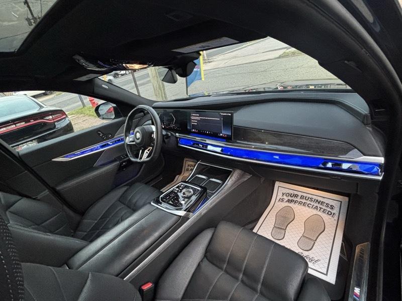 BMW 7-Series  2024