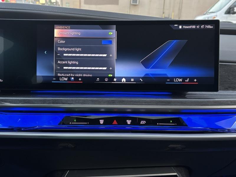 BMW 7-Series  2024