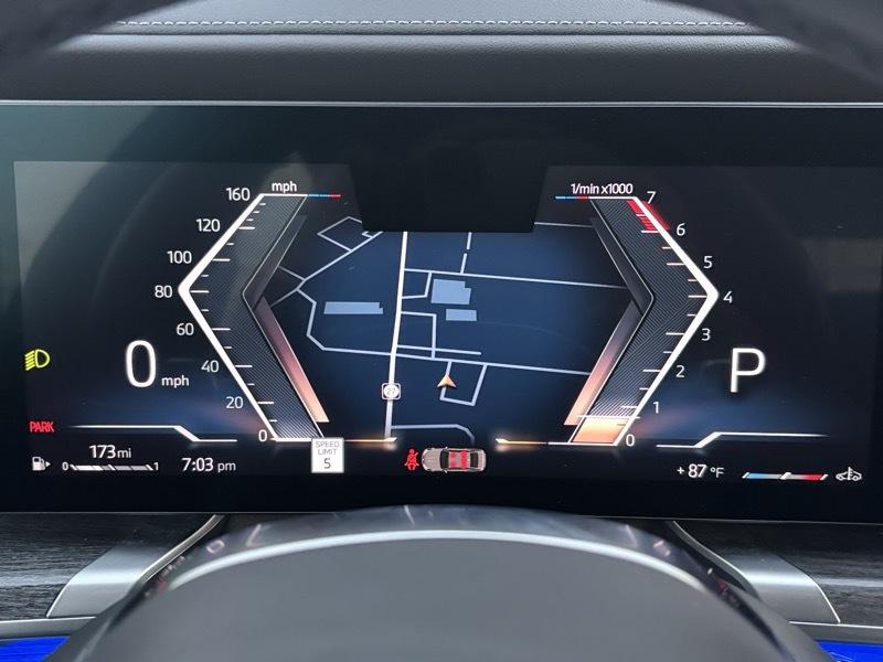 BMW 7-Series  2024