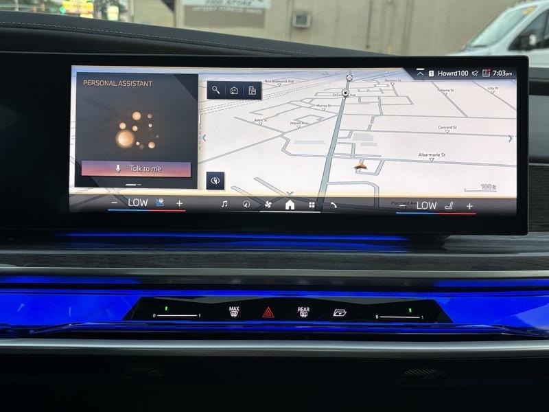 BMW 7-Series  2024