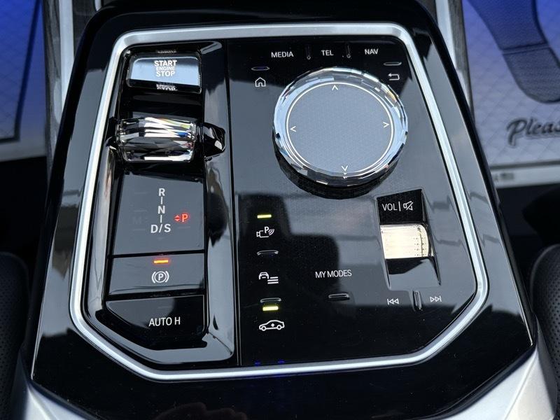BMW 7-Series  2024