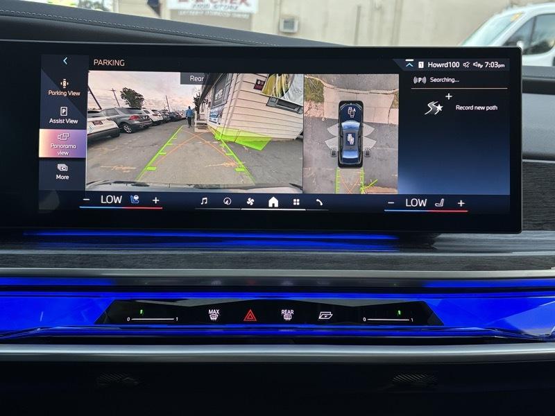 BMW 7-Series  2024